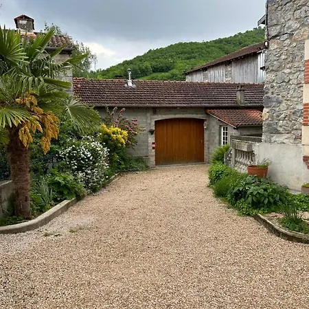 Maison Mitoyenne Dans Quartier Calme *