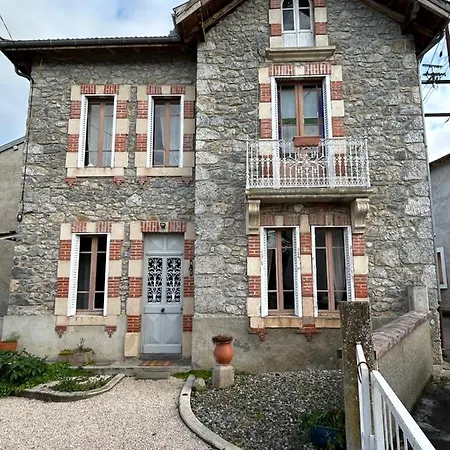 Holiday home Maison Mitoyenne Dans Quartier Calme Saleich